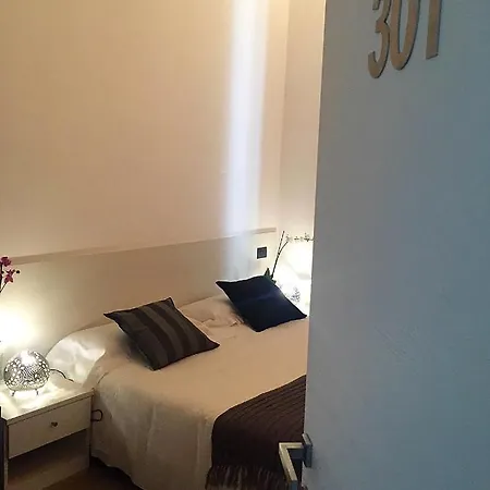 Отель Giuturna Boutique