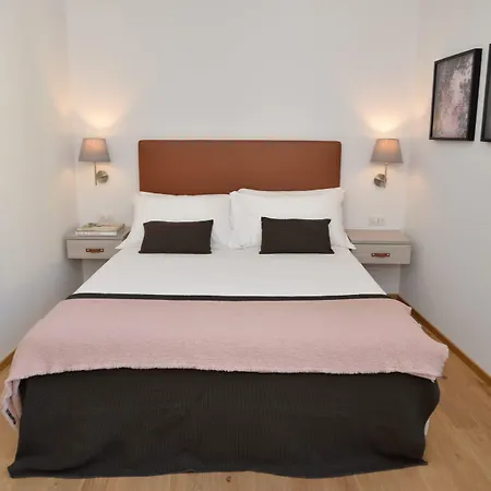 Giuturna Boutique 3*