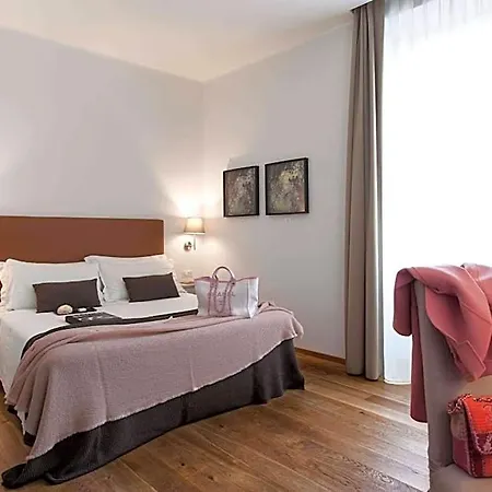 Giuturna Boutique 3* Rome