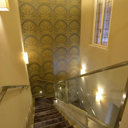 Отель Giuturna Boutique