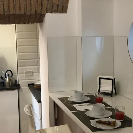 Giuturna Boutique 3*